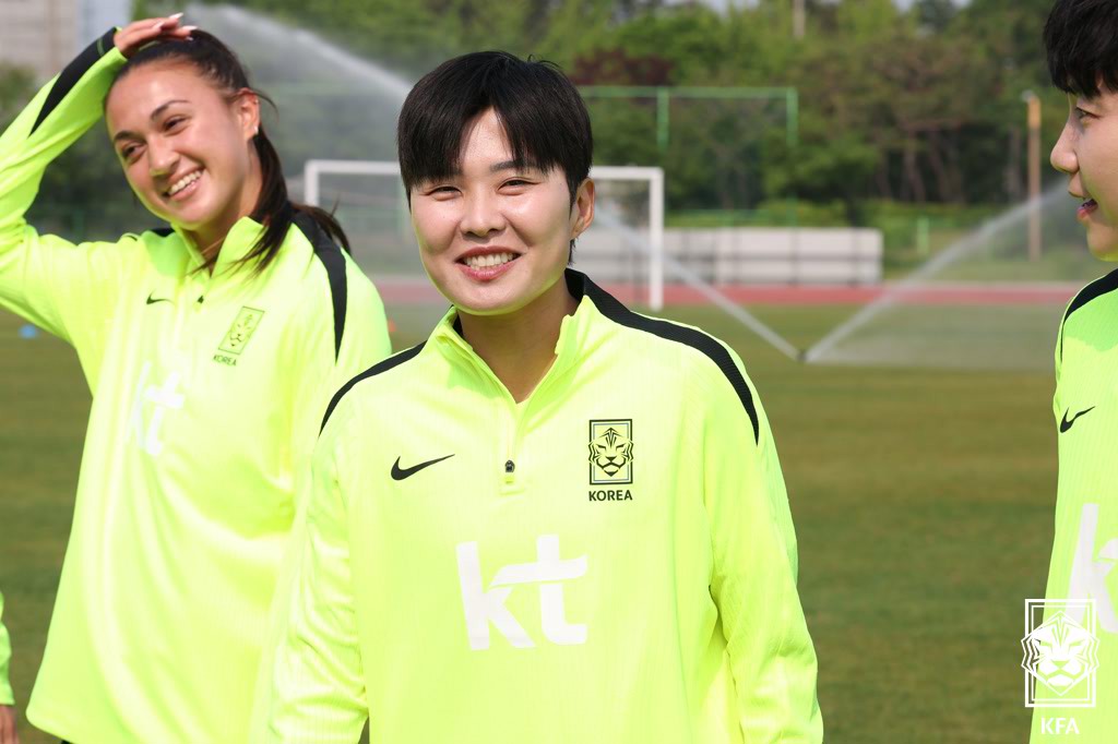 신상우호가 첫 경기부터 총력전을 벌인다. 지소연, 이금민, 김혜리, 장슬기 등 한국 여자 축구를 이끄는 주요 선수들이 모두 선발 출전한다. 한국이 상대전적에서 절대적으로 약세를 보이는 중국을 상대로 승리를 따낼 수 있을지 관심이다. 사진 대한축구협회