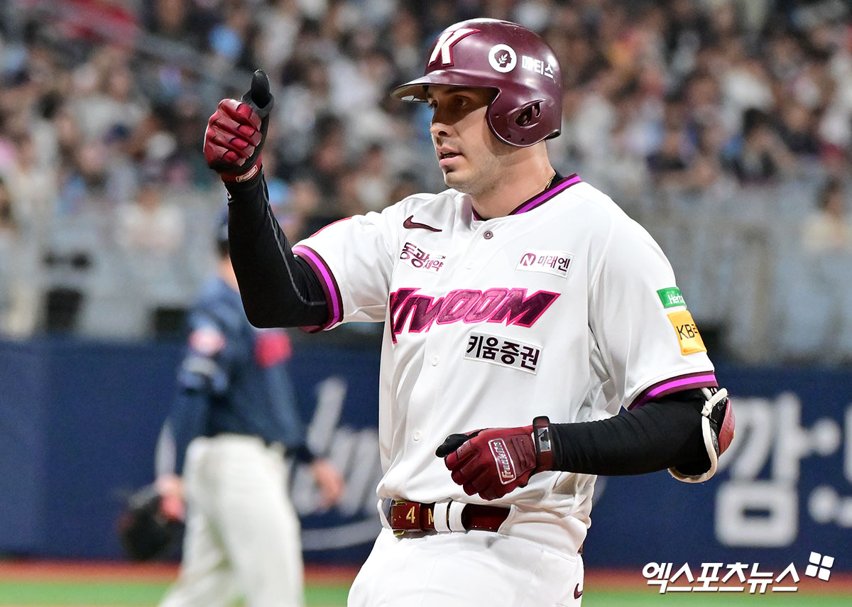 지난 5월 1일 오후 서울 구로구 고척스카이돔에서 열린 '2025 신한 SOL Bank KBO리그' 롯데 자이언츠와 키움 히어로즈의 경기, 1회말 2사 키움 카디네스가 중전안타를 날린 후 기뻐하고 있다. 엑스포츠뉴스 DB