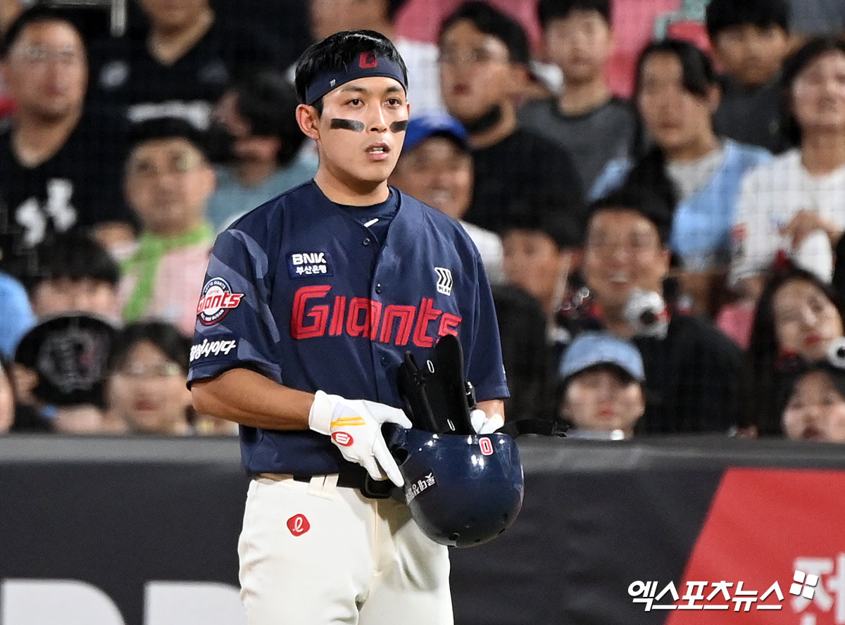 롯데 자이언츠 외야수 황성빈이 9일 부산 사직야구장에서 열린 2025 신한 SOL Bank KBO리그 두산 베어스와의 팀 간 11차전에서 1번타자 겸 중견수로 선발출전 했다. 사진 엑스포츠뉴스 DB