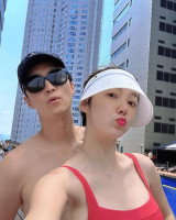 소이현♥인교진, 수영장 데이트 포착…'워너비' 잉꼬부부 건강하게 [★해시태그]