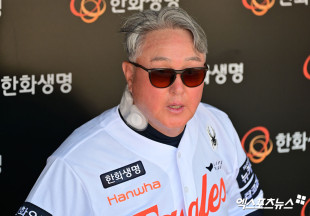 김경문 감독 ‘오늘도 날씨가 덥네요’[포토]