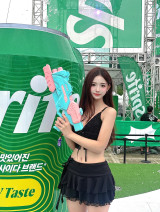 "물총 쏘다 심쿵!" 이소민 치어, '워터밤 아찔 여신' 등극