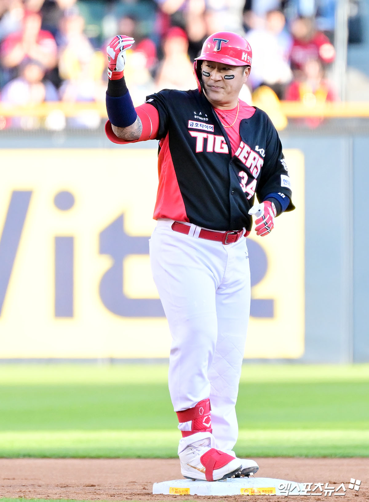 KIA 타이거즈 베테랑 타자 최형우가 지난 8일 대전 한화 이글스전에서 주루 중 부상을 당해 2025 KBO 올스타전 참가가 불발됐다. 사진 엑스포츠뉴스 DB