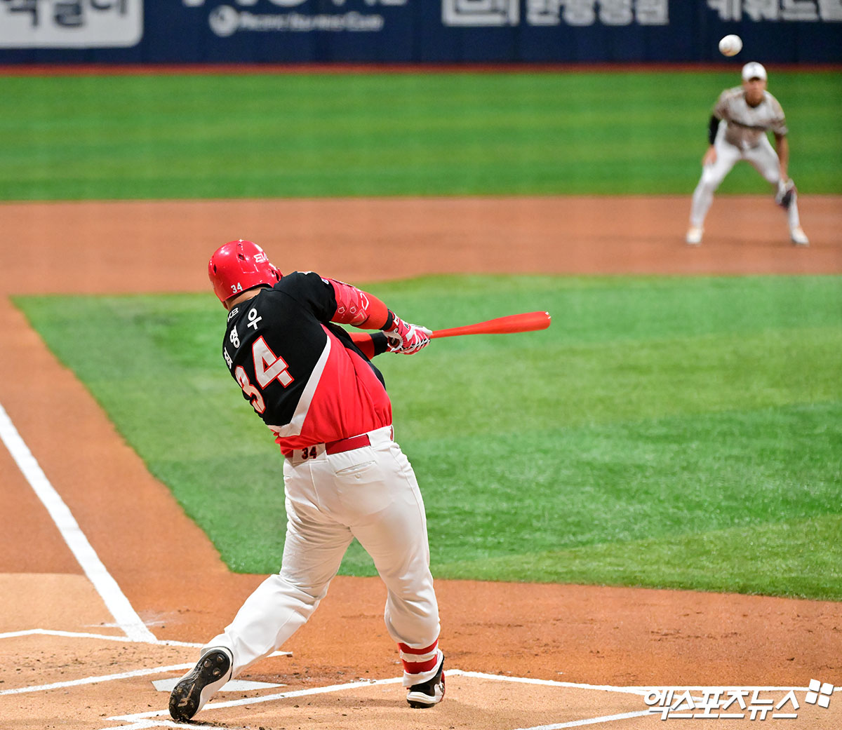 KIA 타이거즈 베테랑 타자 최형우가 지난 8일 대전 한화 이글스전에서 주루 중 부상을 당해 2025 KBO 올스타전 참가가 불발됐다. 김호령이 대신 참가한다. 사진 엑스포츠뉴스 DB