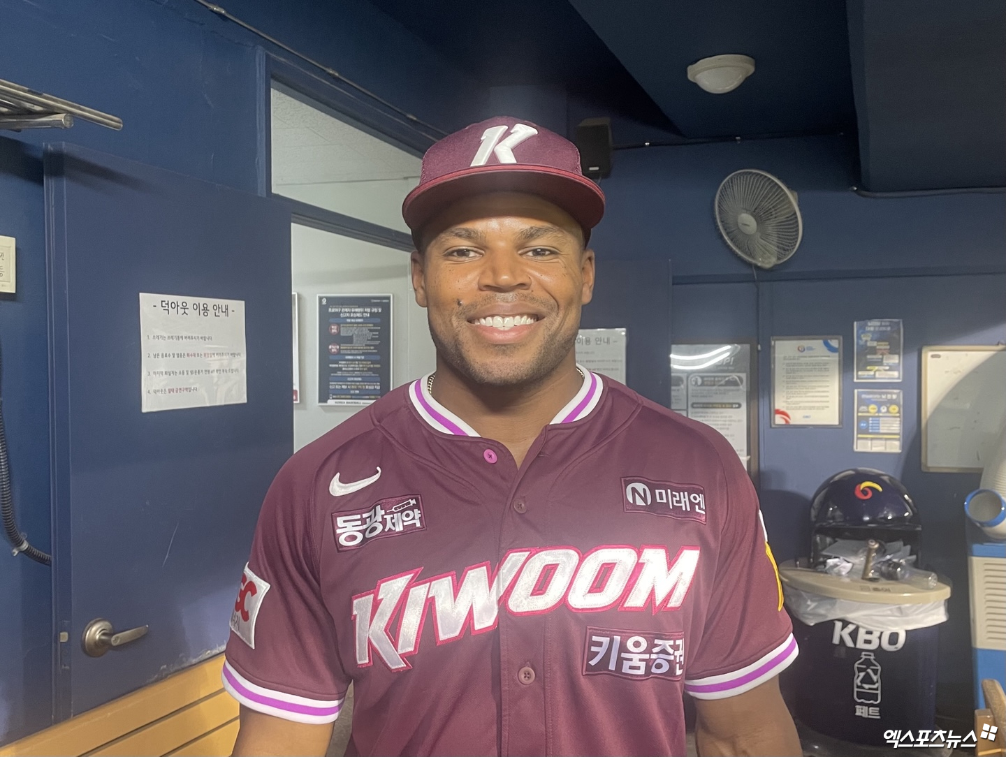 10일 서울 잠실야구장에서 열린 2025 신한 SOL 뱅크 KBO리그 LG 트윈스와 원정경기에서 결승타를 때려낸 키움 히어로즈 스톤 개릿이 취재진의 인터뷰에 응하고 있다. 엑스포츠뉴스 잠실, 김유민 기자