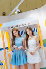 izna 유사랑·정세비, 더위 날릴 '청량美'…향수 '러브콜' 받은 비주얼