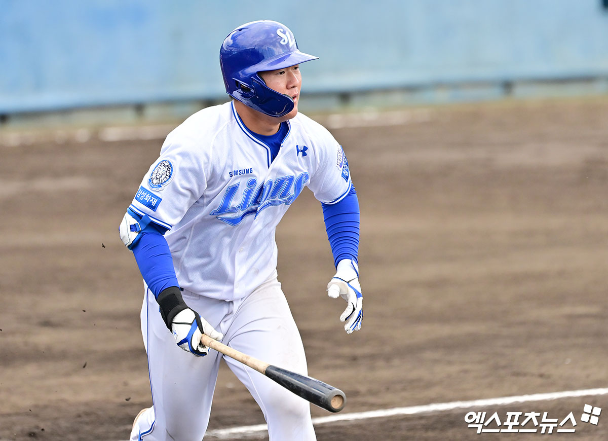 삼성 라이온즈 차승준이 올해 스프링캠프 연습경기에 출전해 타격 후 1루로 향하고 있다. 엑스포츠뉴스 DB