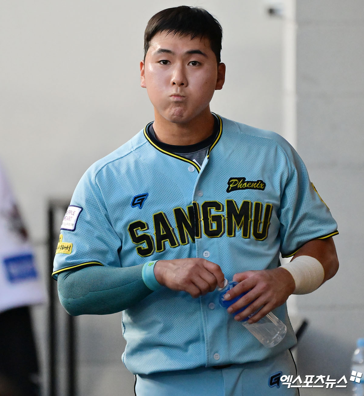 상무 야구단 포수 윤준호가 11일 대전 한화생명 볼파크에서 열린 2025 신한 SOL Bank KBO 올스타 프라이데이 퓨처스 올스타전에서 물을 마시고 있다. 엑스포츠뉴스 대전, 김한준 기자