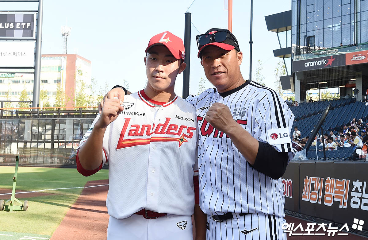 11일 오후 대전한화생명볼파크에서 열린 '2025 신한 SOL Bank KBO 퓨처스 올스타전' 남부리그와 북부리그의 경기에 앞서 SSG 이승민과 그의 아버지 LG 이병규 퓨처스 감독이 기념 촬영을 하고 있다. 대전, 박지영 기자