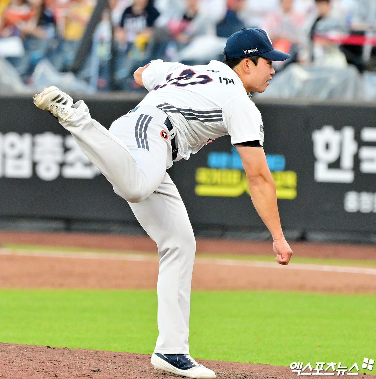 11일 오후 대전한화생명볼파크에서 열린 '2025 신한 SOL Bank KBO 퓨처스 올스타전' 남부리그와 북부리그의 경기, 4회초 2사 1,2루 북부 박연준이 공을 힘차게 던지고 있다. 대전, 김한준 기자