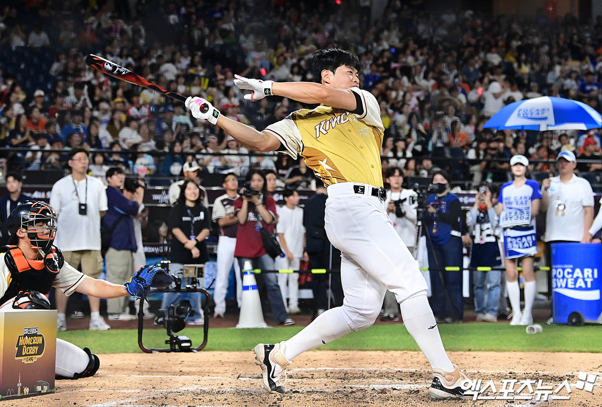 11일 오후 대전한화생명볼파크에서 열린 '2025 신한 SOL Bank KBO 올스타 프라이데이' 홈런 더비에 출전한 키움 송성문이 타격하고 있다. 대전, 박지영 기자