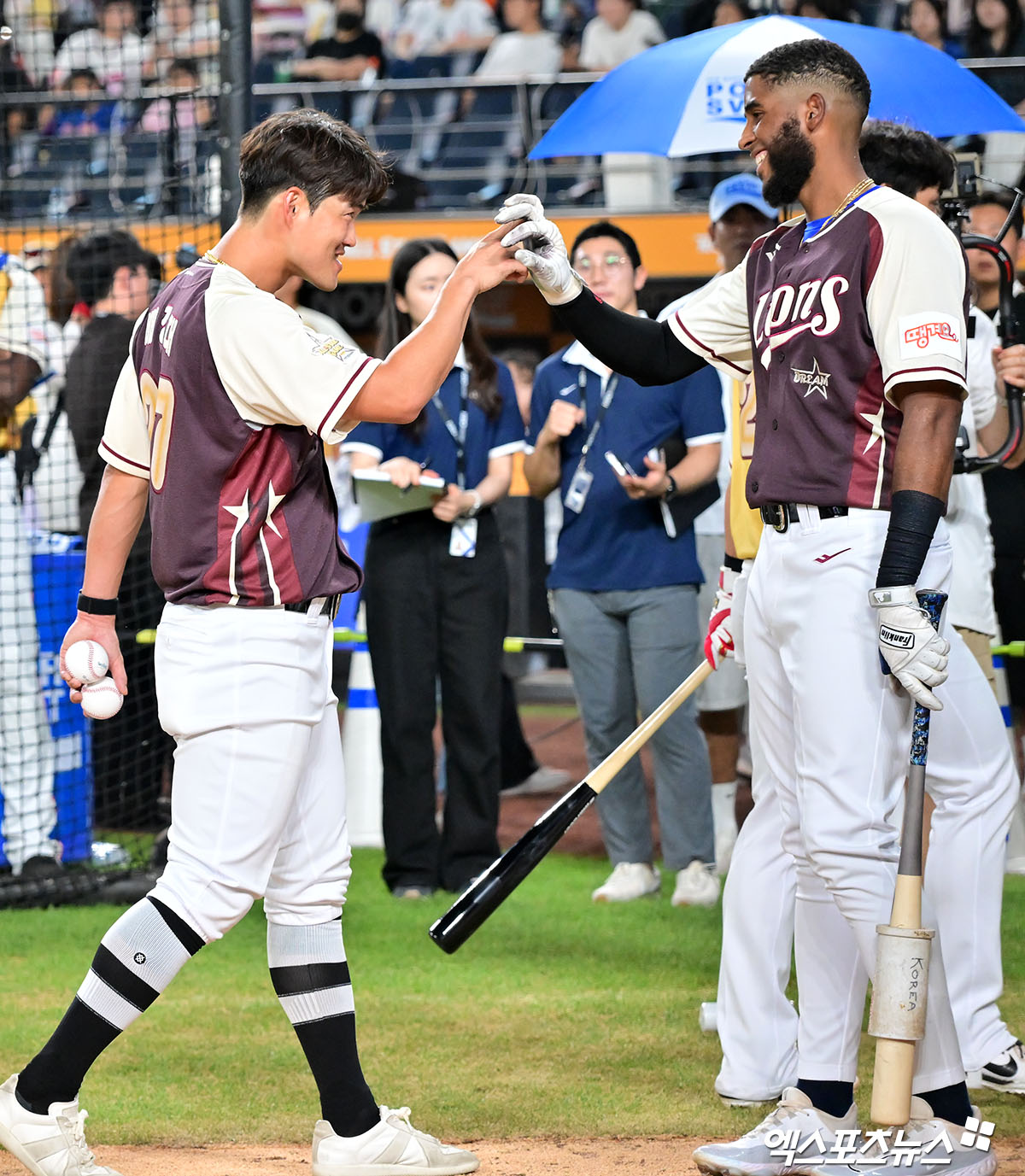 11일 오후 대전 한화생명 볼파크에서 열린 2025 신한 SOL Bank KBO 올스타전 홈런더비, 왼쪽에 선 KT 배정대가 삼성 디아즈를 견제하고 있다. 엑스포츠뉴스 대전, 김한준 기자
