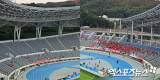 홍콩 축구팬 >> 붉은 악마…한국 맞아? '불금 즐기러 갔나' 동아시안컵 흥행 또 참패 [용인 현장]