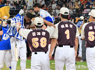 디아즈 ‘축하 받으며 홈런레이스 우승’[포토]