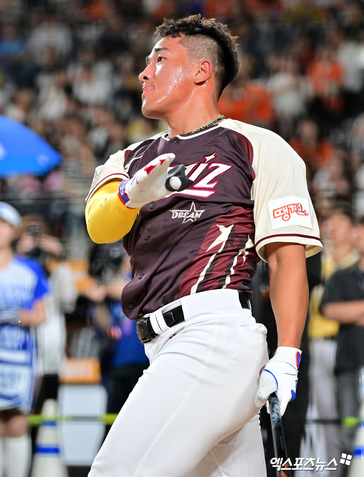 11일 오후 대전 한화생명 볼파크에서 열린 2025 신한 SOL Bank KBO 올스타전 홈런더비, KT 안현민이 타격 후 타구를 바라보고 있다. 엑스포츠뉴스 대전, 김한준 기자