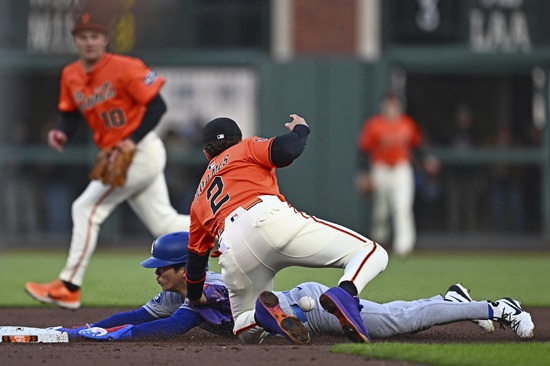 LA 다저스 유틸리티 플레이어 김혜성이 12일 샌프란시스코전에서 선발 출전해 3안타 2도루 1득점으로 맹활약했다. 김혜성은 두 차례 2루 도루를 가볍게 성공해 시즌 11도루 달성과 함께 연속 도루 성공 기록을 이어갔다. 연합뉴스