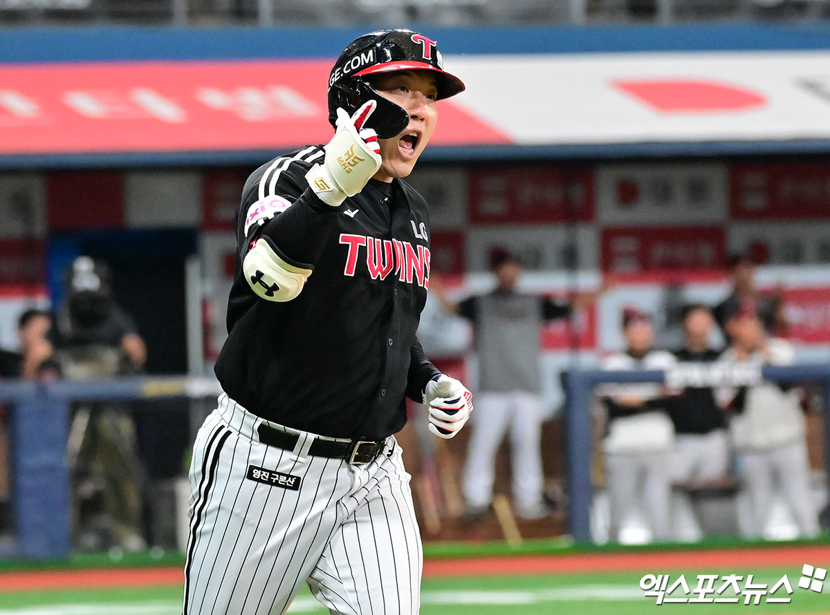 LG 트윈스 외야수 김현수가 12일 대전 한화생명 볼파크에서 열리는 2025 신한 SOL Bank KBO 올스타전에 나눔 올스타 소속으로 출전하며 KBO 역대 통산 최다 올스타 출전 신기록을 세우게 됐다. 레전드 양준혁(전 삼성 라이온즈)의 15회를 넘어 총 16회 출장. 더불어 14년 연속 출장(2008~2025, 해외 진출 2016~2017년 제외)을 달성해 양준혁이 보유한 13년 연속 출장(1995~2007년)도 넘어서게 됐다. 엑스포츠뉴스DB