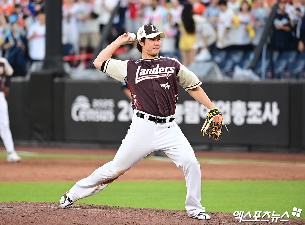 12일 오후 대전 한화생명볼파크에서 열린 '2025 신한 SOL Bank KBO 올스타전' 드림 올스타와 나눔 올스타의 경기, 2회말 2사 1,2루 나눔 최정이 역투하고 있다. 엑스포츠뉴스 대전, 박지영 기자