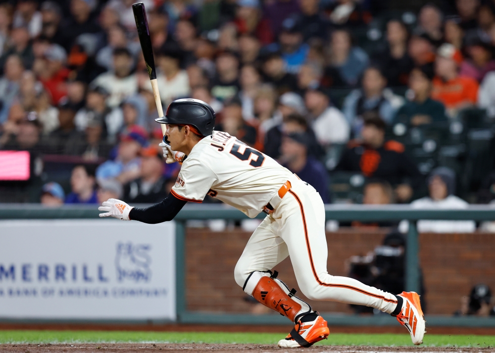 샌프란시스코 자이언츠 외야수 이정후가 13일 캘리포니아주 샌프란시스코의 오라클파크에서 열린 LA 다저스와의 홈경기에 6번타자 겸 중견수로 선발 출전해 3타수 무안타 1볼넷을 기록했다. EPA 연합뉴스