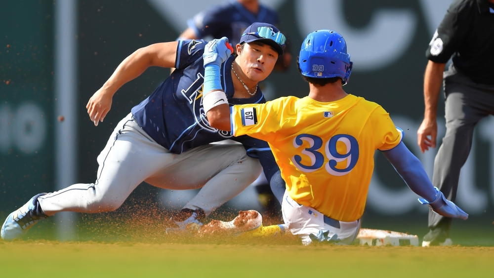 탬파베이 레이스 김하성이 13일 미국 매사추세츠주 보스턴의 펜웨이파크에서 열린 2025 미국 메이저리그(MLB) 보스턴 레드삭스와의 원정경기에 2번타자 겸 2루수로 선발 출전해 4타수 무안타를 기록했다. 김하성의 시즌 타율은 0.333에서 0.263(19타수 5안타)으로 하락했다. AP 연합뉴스