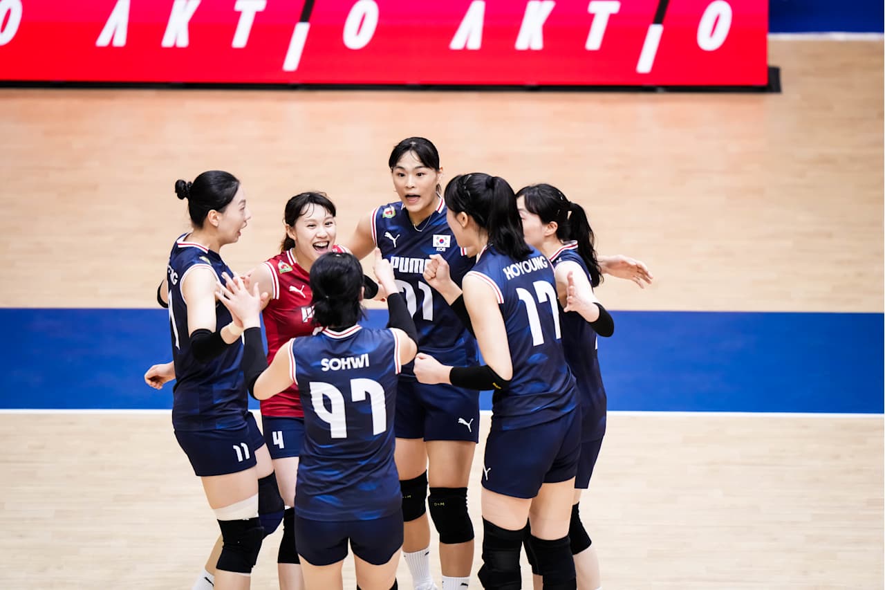 페르난도 모랄레스 감독이 이끄는 대한민국 여자 배구 국가대표팀이 13일(한국시간) 일본 지바에서 열린 2025 VNL 3주차 마지막 경기에서 세계랭킹 16위 프랑스에 세트 스코어 0-3(17-25 19-25 21-25)으로 졌다. 사진 VNL 공식 홈페이지
