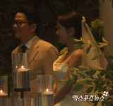 김준호♥김지민, '1200명 초호화 웨딩' 현장 포착…날아갈 듯 기쁜 얼굴 [엑's 현장]