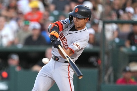 미국 메이저리그 샌프란시스코 자이언츠의 이정후가 14일(한국시간) 국 캘리포니아주 샌프란시스코 오라클 파크에서 열린 2025 미국 메이저리그(MLB) LA 다저스와의 홈 경기에 7번타자 겸 중견수로 선발출전, 야마모토 요시노부를 상대로 시즌 19호 2루타를 기록했다. 사진 연합뉴스