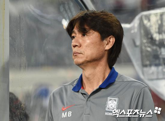 대한민국 축구 국가대표팀을 이끄는 홍명보 감독은 태극전사들이 한일전 승리에 얽매여 갖고 있는 경기력 놓치지 않기를 바랐다. 한국은 15일 오후 7시24분 용인미르스타디움에서 2025 동아시아축구연맹(EAFF) E-1 챔피언십 남자부 최종전 한일전을 치른다. 한국은 반드시 이겨야 우승할 수 있다. 엑스포츠뉴스DB