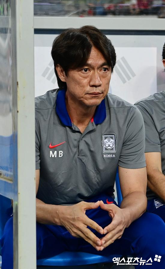 대한민국 축구 국가대표팀을 이끄는 홍명보 감독은 태극전사들이 한일전 승리에 얽매여 갖고 있는 경기력 놓치지 않기를 바랐다. 한국은 15일 오후 7시24분 용인미르스타디움에서 2025 동아시아축구연맹(EAFF) E-1 챔피언십 남자부 최종전 한일전을 치른다. 한국은 반드시 이겨야 우승할 수 있다. 엑스포츠뉴스DB