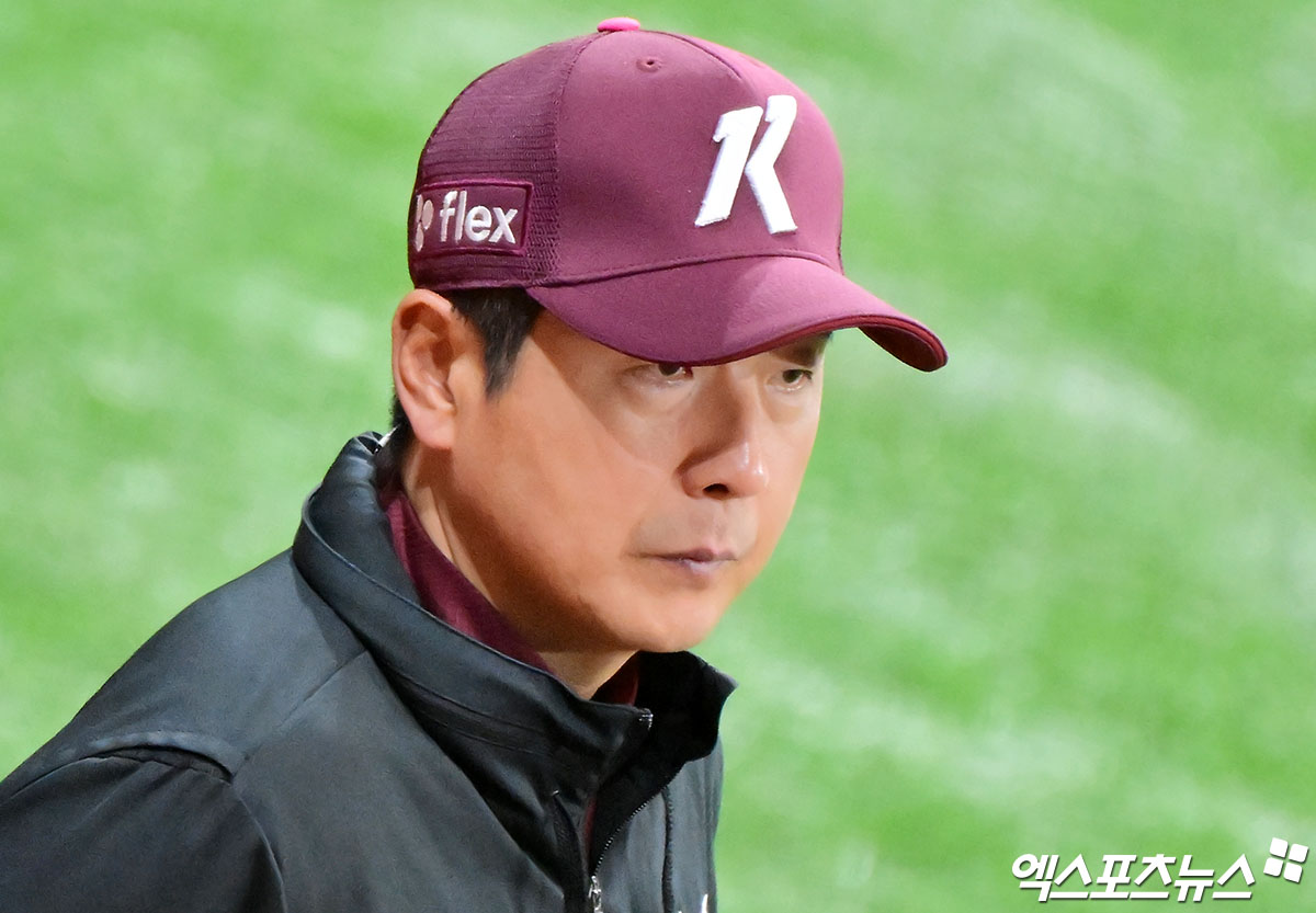 키움 히어로즈가 14일 오후 홍원기 감독의 경질을 발표했다. 홍원기 감독은 지난 2021년 1월 구단 제6대 감독으로 부임한 뒤 2022시즌 준우승 후 3년 재계약에 성공했지만, 계약 마지막 해 중도 낙마하게 됐다. 사진 엑스포츠뉴스 DB