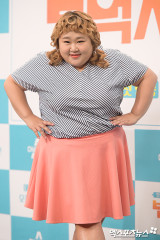 지금은 26kg 뺐는데…홍윤화, 식탐 폭로 터졌다 "삼겹살 68만원 어치" (지라시)