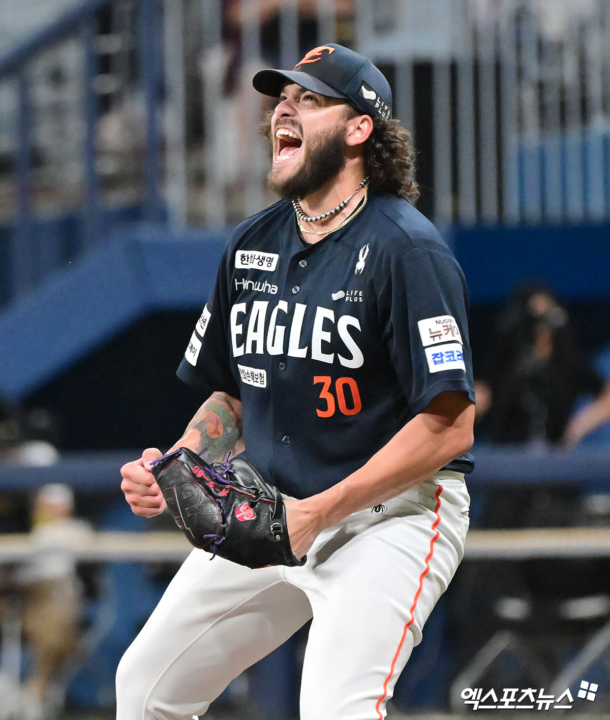 한화 이글스 선발투수 코디 폰세가 올해 정규시즌 경기에 선발 등판해 이닝을 막아낸 뒤 포효하고 있다. 엑스포츠뉴스 DB