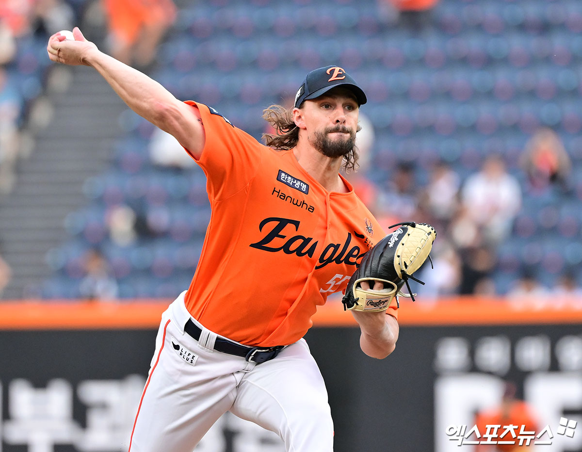 한화 이글스 선발투수 라이언 와이스가 올해 정규시즌 경기에 선발 등판해 투구하고 있다. 엑스포츠뉴스 DB