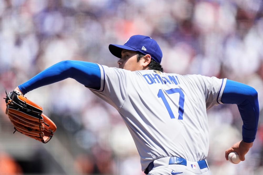 오타니 쇼헤이가 15일 미국 조지아주 애틀랜타의 트루이스트파크에서 열린 2025 미국 메이저리그 올스타 전야제 기자회견에서 선발투수로도 포스트시즌에 나설 수 있게 준비하고 있다고 밝혔다. 다만 2026 월드베이스볼클래식에서 투·타 겸업을 할지에 대해서는 말을 아꼈다. AP 연합뉴스