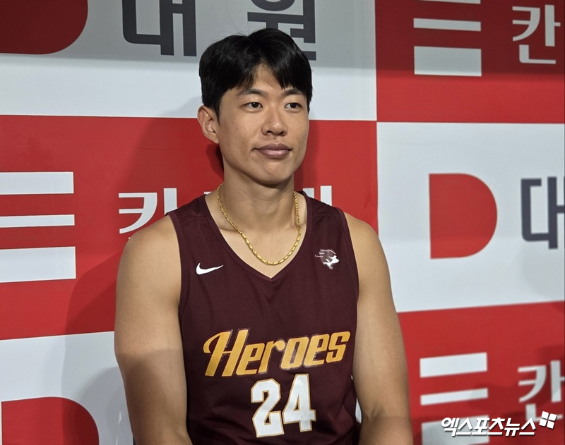 키움 히어로즈 주장 송성문이 15일 오후 서울 고척스카이돔에서 진행된 팀 훈련을 마친 뒤 전날 경질된 홍원기 감독에 대한 안타까운 심경을 밝혔다. 사진 엑스포츠뉴스