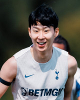 "손흥민, 갈수록 잘생겨져" 밝은 미소로 훈련장 등장!…주말 SON 거취 오피셜 →토트넘 '공식 입장' 뜬다
