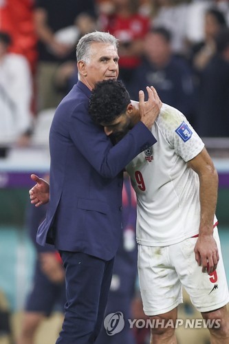 한국과 악연으로 얽혀 있는 포르투갈 출신 지도자 카를로스 케이로스 감독이 오만 축구 국가대표팀에 부임했다. 2026 국제축구연맹(FIFA) 북중미 월드컵(캐나다·미국·멕시코 공동개최) 아시아 지역 4차예선에 진출해 본선행에 도전하고 있는 오만이 경험이 풍부한 노장 케이로스 감독에게 감독직을 맡겼다. 사진 연합뉴스
