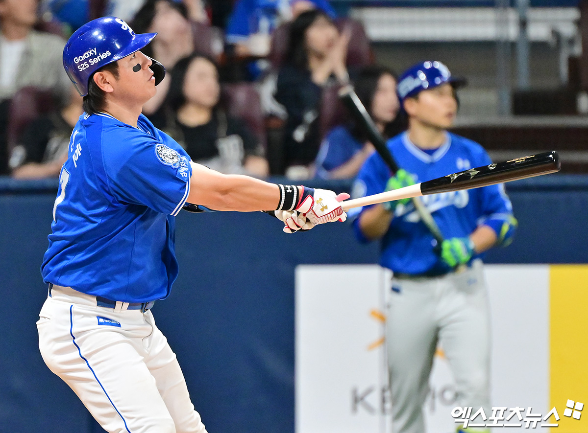 삼성 라이온즈 포수 강민호가 올해 정규시즌 경기에 출전해 타격하고 있다. 엑스포츠뉴스 DB