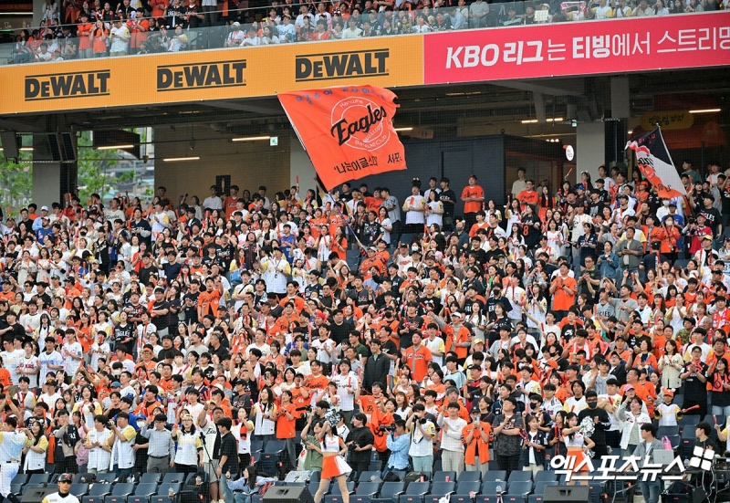 올해 33년 만에 전반기 1위를 달성한 한화 이글스가 전반기 시청률 집계에서도 톱10 경기에 모두 이름을 올리며 저력을 발휘했다. 특히 시청률 3%를 넘긴 경기가 7차례나 나오는 등 인기를 실감케 했다. 엑스포츠뉴스 DB