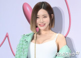 '탈색 사고→강제 반삭' DJ 소다, 결국 가발 쓰고 공연 '되찾은 자신감' [엑's 이슈]