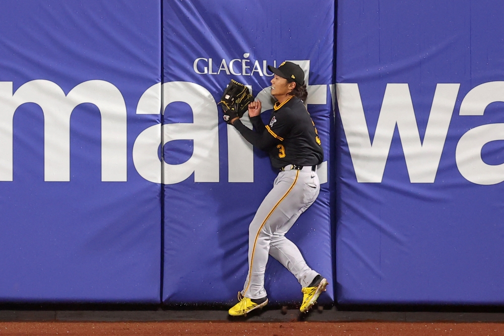 피츠버그 파이어리츠 유틸리티 플레이어 배지환이 팀 베테랑 유틸리티 플레이어 아담 프레이저의 트레이드 이적으로 후반기 메이저리그 무대 콜업 기회를 받을 가능성이 커졌다. 연합뉴스