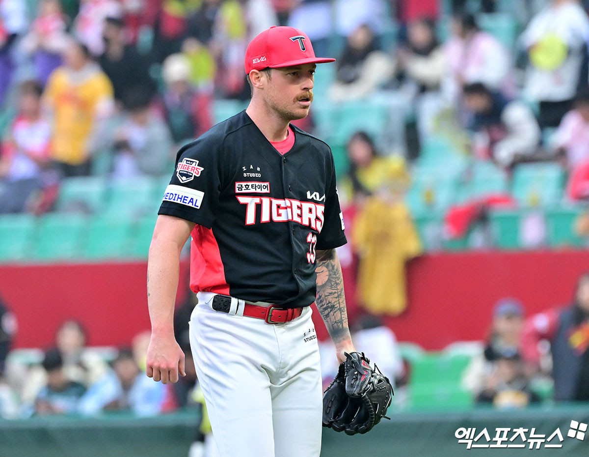 10일 오후 인천SSG랜더스필드에서 열린 '2025 신한 SOL Bank KBO리그' KIA 타이거즈와 SSG 랜더스의 경기, 2회말 수비를 마친 KIA 올러가 포효하고 있다. 엑스포츠뉴스 DB