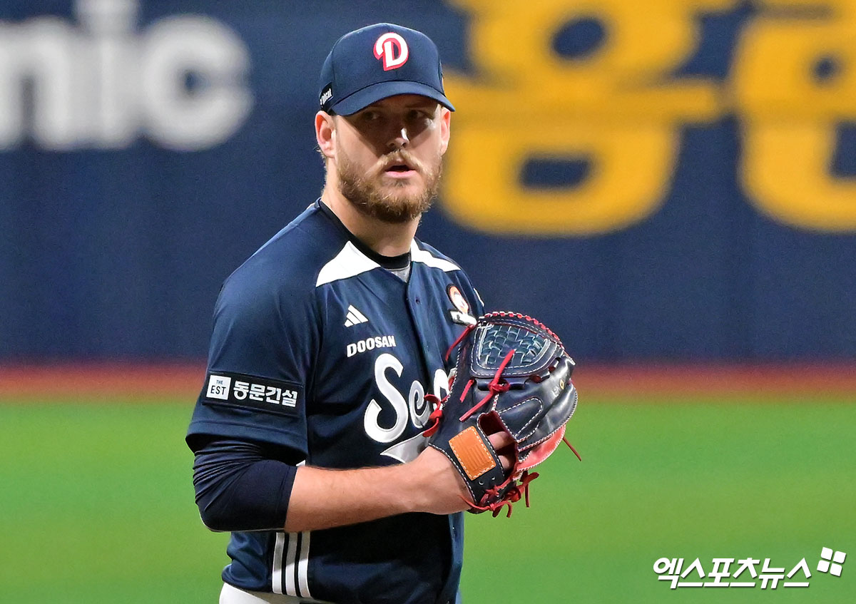 두산 베어스 외국인 투수 콜 어빈이 18일 문학 SSG 랜더스전에서 후반기 첫 선발 등판에 나선다. 엑스포츠뉴스 DB