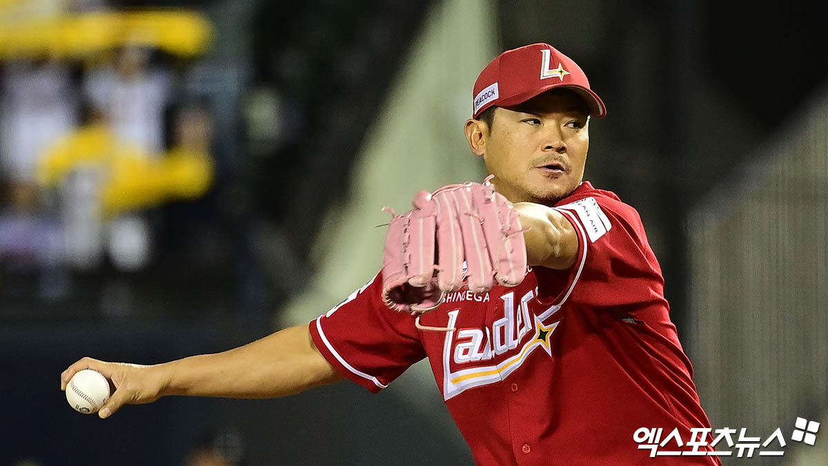 지난 5월 2일 오후 서울 잠실야구장에서 열린 '2025 신한 SOL Bank KBO리그' SSG 랜더스와 LG 트윈스의 경기, 9회말 SSG 투수 노경은이 역투하고 있다. 엑스포츠뉴스 DB