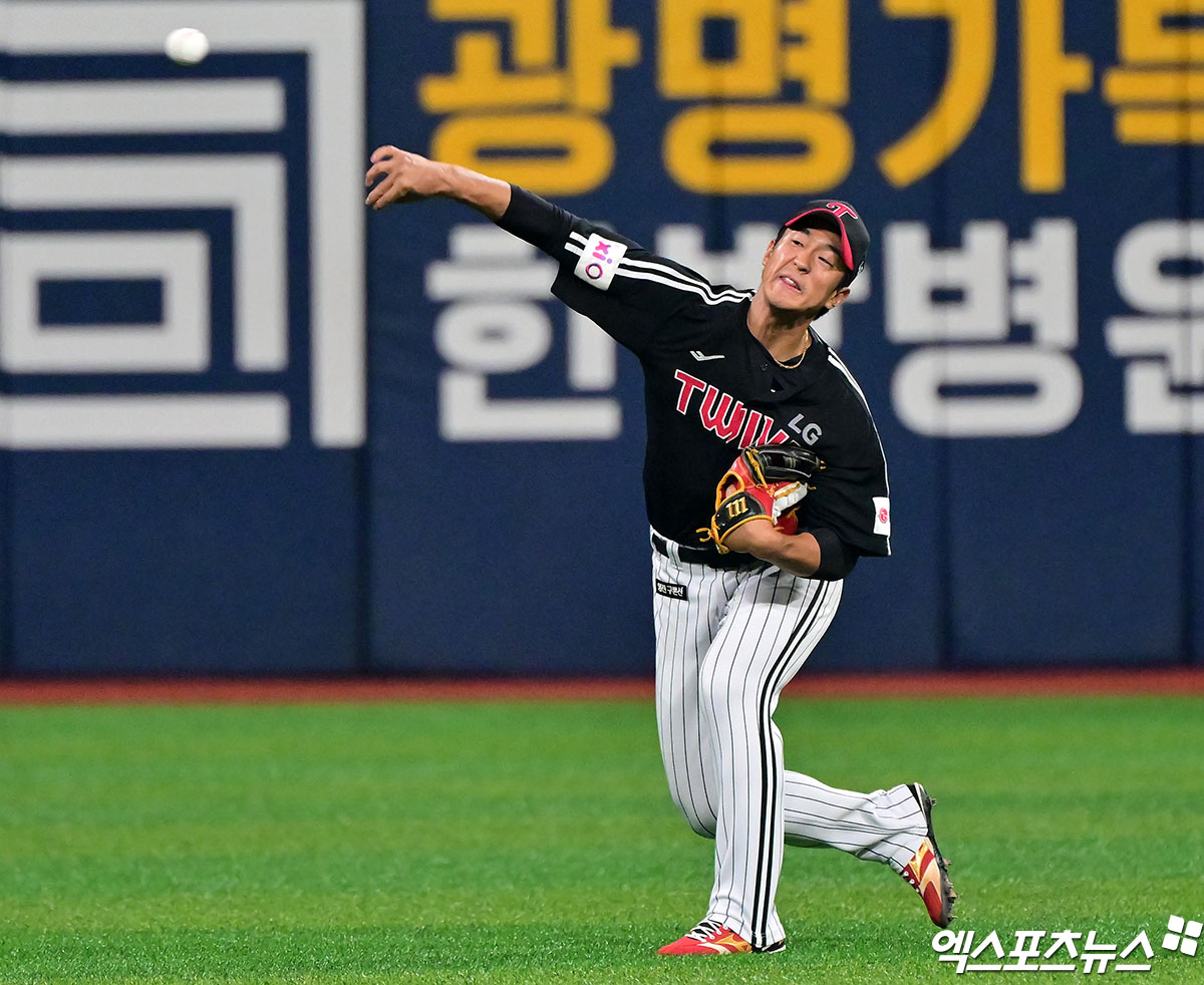 지난 3일 1군 엔트리에서 말소된 LG 트윈스 외야수 송찬의가 2025시즌 페넌트레이스 후반기를 1군이 아닌 2군에서 맞이했다. 사진 엑스포츠뉴스 DB