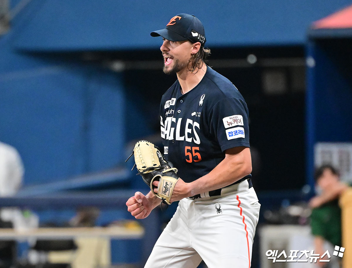 '한화의 러브레터' 루이스 리베라토가 지난 5주간 활약을 인정받아 정식 계약을 체결한다. 한화 구단은 대체 외국인 선수로 입단한 리베라토와 정식 계약을 체결했다고 19일 공식 발표했다. 잔여시즌 계약 규모는 총액 20만 5000달러(2억8567만원)다. 오른쪽 새끼손가락 견열골절로 외국인 재활선수 명단에 오른 에스테반 플로리얼은 웨이버 공시 된다. 엑스포츠뉴스DB