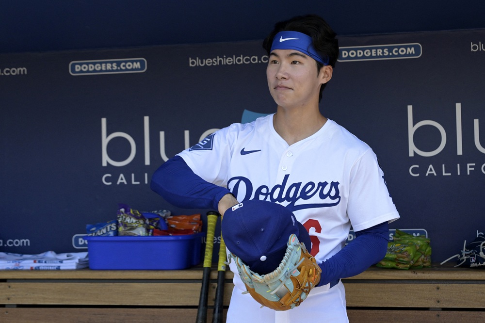 LA 다저스 김혜성이 20일(한국시간) 오전 10시10분 미국 캘리포니아주 로스앤젤레스의 다저스타디움에서 열리는 2025 미국 메이저리그(MLB) 밀워키 브루어스와의 홈경기에 8번타자 겸 2루수로 선발 출전한다. 그는 지난 19일 밀워키전 2타수 1안타를 기록한 뒤 세 번째 타석에서 대타 에스테우리 루이스와 교체됐다. 연합뉴스