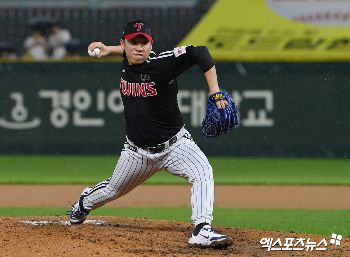 LG 트윈스 강속구 사이드암 유망주 박명근이 20일 서울 잠실야구장에서 열리는 2025 신한 SOL Bank KBO리그 롯데 자이언츠와의 팀 간 10차전에 앞서 1군 엔트리에서 말소됐다. 사진 엑스포츠뉴스 DB