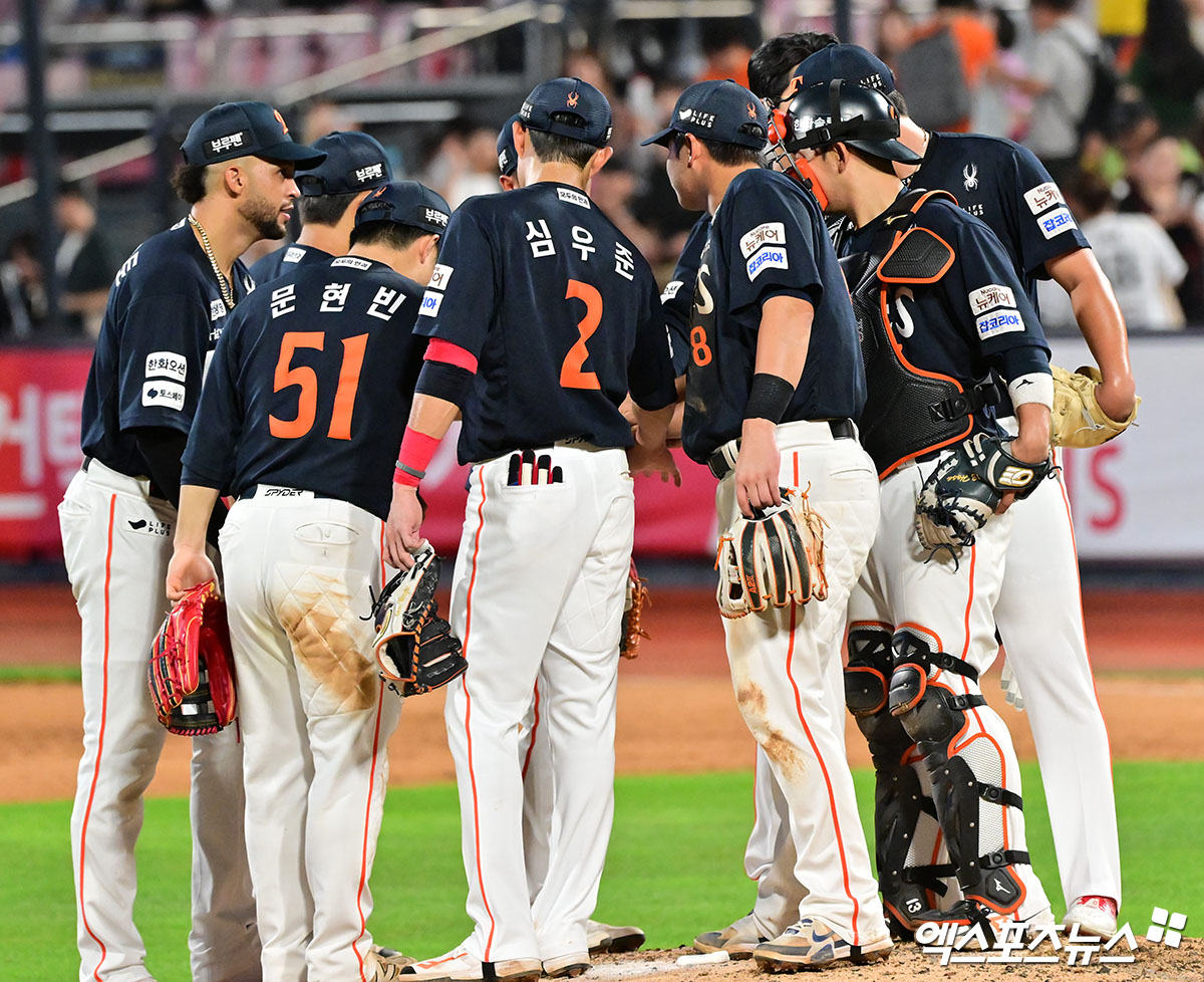 김경문 감독이 이끄는 한화 이글스가 오는 22일 서울 잠실야구장에서 열리는 두산 베어스와의 경기에서 구단 역사상 첫 단일 시즌 두 번째 10연승에 도전한다. 사진 엑스포츠뉴스 DB