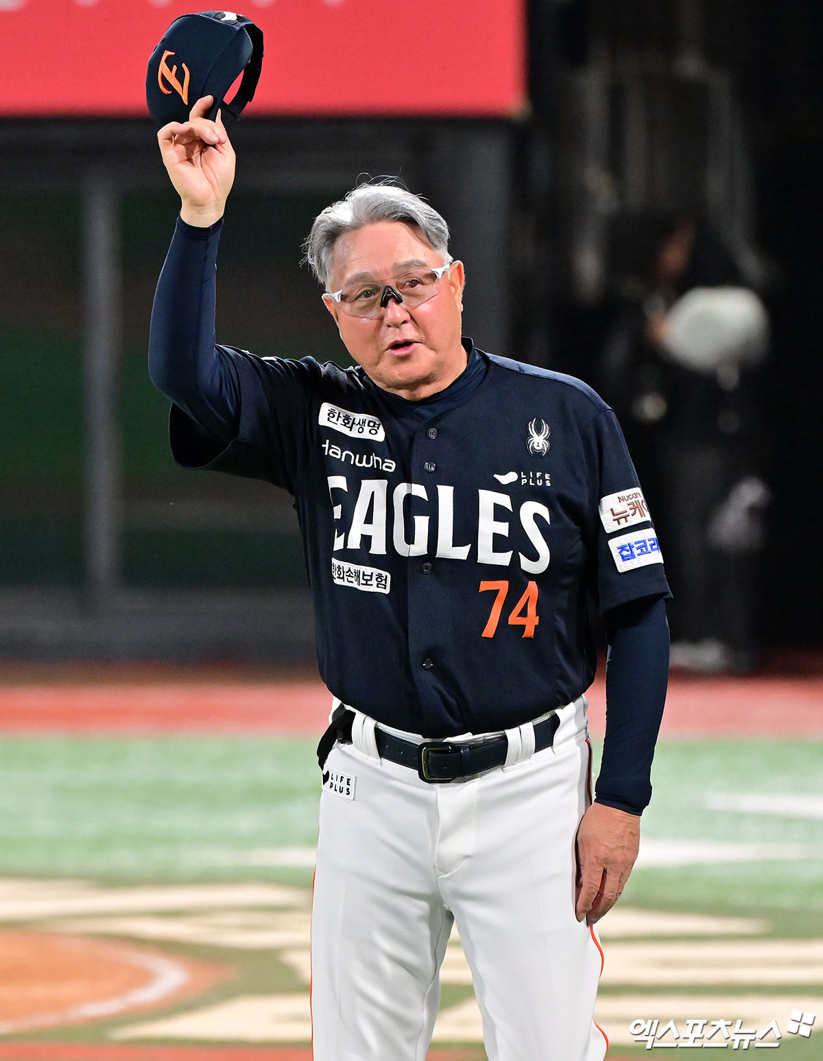 김경문 감독이 이끄는 한화 이글스가 오는 22일 서울 잠실야구장에서 열리는 두산 베어스와의 경기에서 구단 역사상 첫 단일 시즌 두 번째 10연승에 도전한다. 사진 엑스포츠뉴스 DB